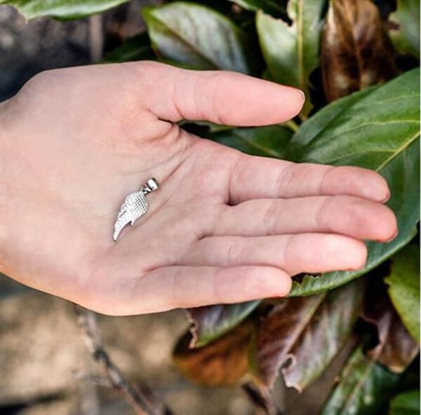 Smycke i silver med kubiskt zirkon Ängelns vinge AGH594