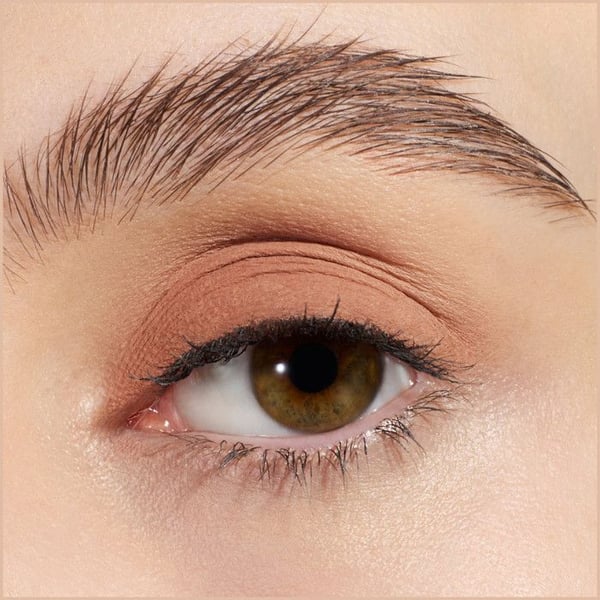 Essence - Flytande Ögonskugga Matte - 01 Bare Bliss