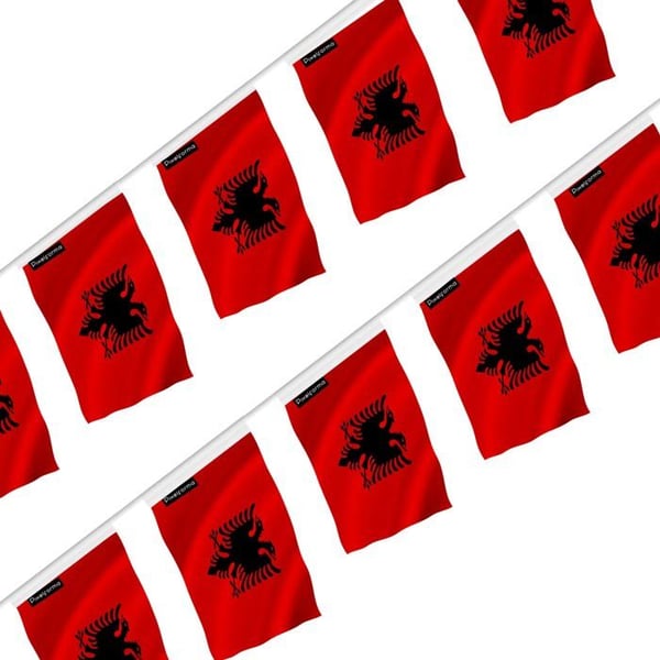 Girland – Albaniens flagga – 14 x 21 cm – Polyester – Att hänga – 50 stycken