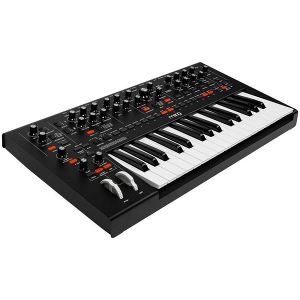 Synthesizer - Moog Messenger - Analog monofonisk - 32 tangenter - 256 presets / 64 steg sequencer