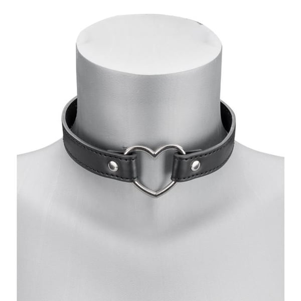 Halsband i konstläder med metallhjärta - Svart
