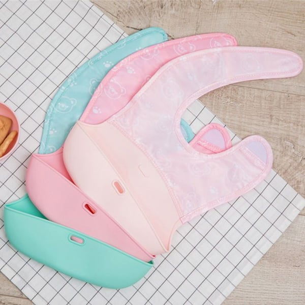 Easy Foldable Bib - Märke - Ljusrosa - Silikon och Polyester - Vattentålig