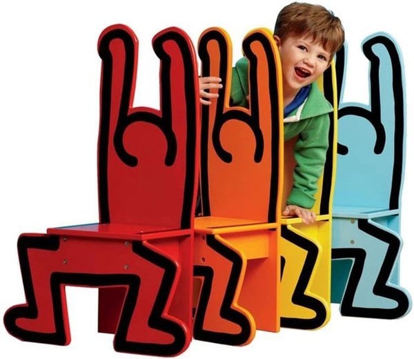 Barnstol - VILAC - Keith Haring röd - Massivt trä - Modern design