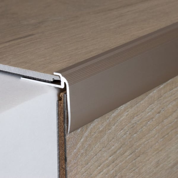 Nez de marche Alu anodiser Ljusbrons l 31 mm H 4.5 mm Genomgående 1 st L 1000 mm