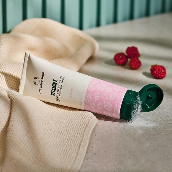Rengöringsgel för ansiktet - THE BODY SHOP - Vitamin E 125 ml - Berikad med vitamin E - Vetegräsolja - Återfuktande