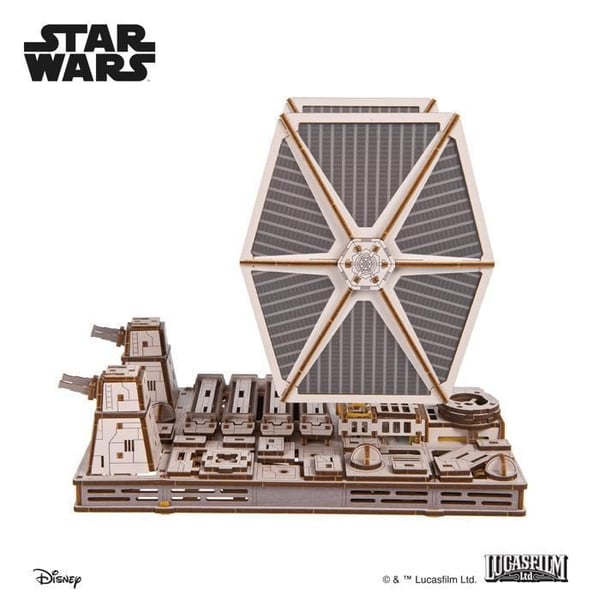 3D-modell - UGEARS - TIE Fighter™ - Motoriserad plywood (batteri/USB) - Magnetisk bas - 400 delar