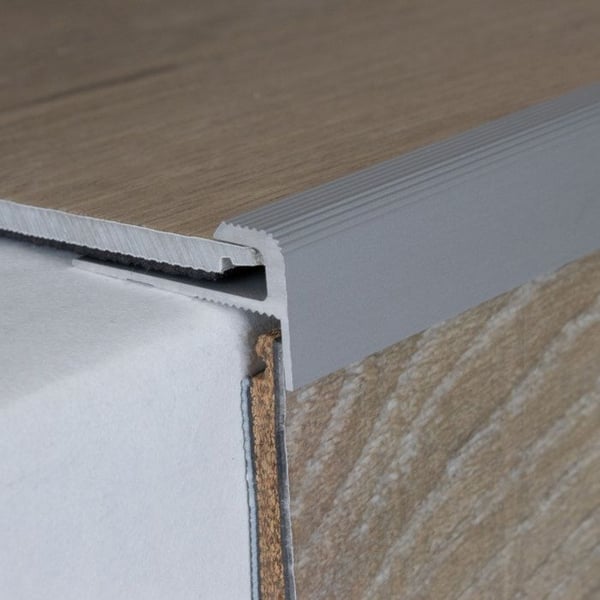 PROVISTON Inramningsprofil 28 x 12 x 900 mm Anodiserad aluminium Finishprofil Silverräfflad Genomborrad