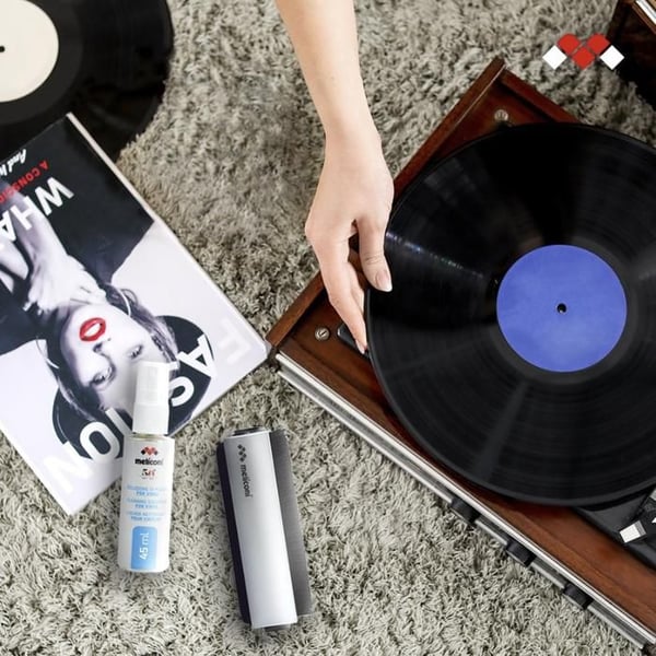 Meliconi - Rengöringssats för vinyl - Dubbelsidig sammet och kolfiberborste + 45 ml rengöringslösning