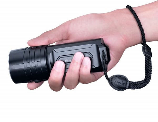 Fenix LR35R -lommelygte