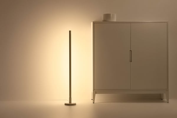 WiZ Stanggulvlampe, hvid, RGBW, Wi-Fi