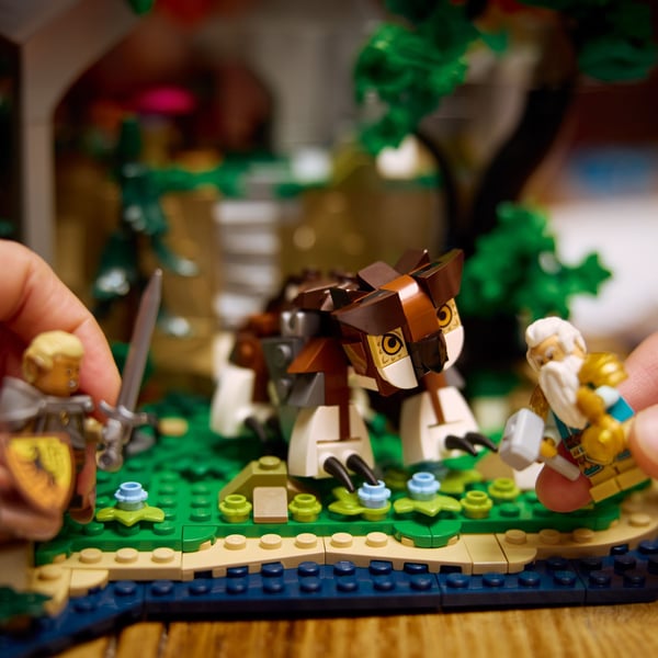 LEGO Ideas Dungeons & Dragons: Röda drakens sägen Set