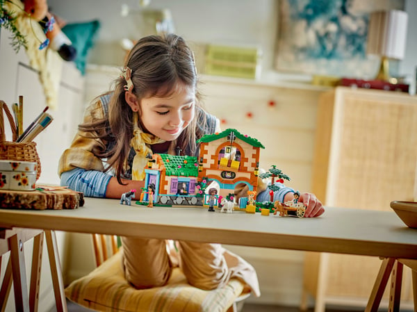 LEGO Friends 42654 - Bondgårdens ponnystall