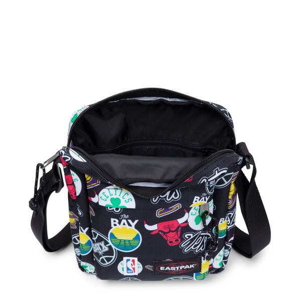 Eastpak Arcade Mini Bag NBA axelremsväska, svart