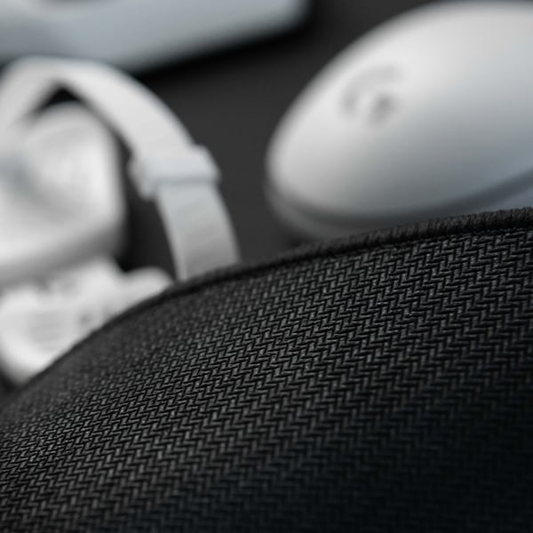 Deltahub Gaming Desk Mat Sort - S - musemåtte, 30 x 90 cm