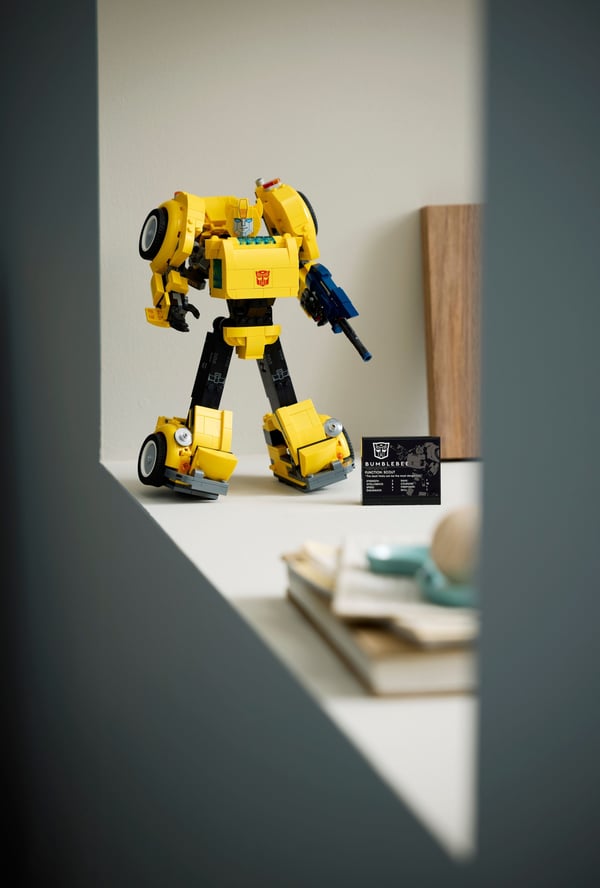 LEGO Icons Transformers Bumblebee Set 10338