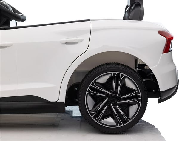Audi RS e-tron GT -elbil, vit