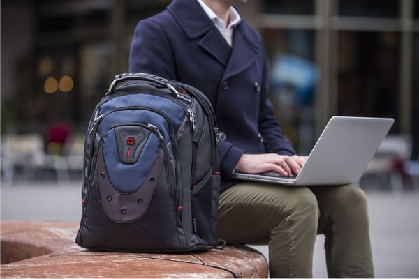 Wenger Ibex -ryggsäck för 17" bärbar dator, svart