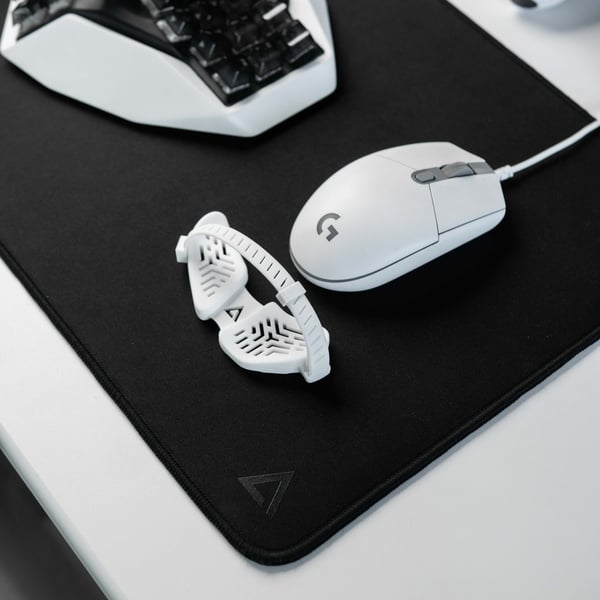 Deltahub Gaming Desk Mat Sort - L - musemåtte, 45 x 100 cm