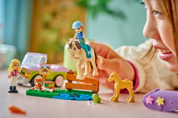 LEGO Friends 42695 Häst- och föltransport