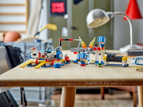 LEGO Super Mario 72035 – Mario Kart Toads garage