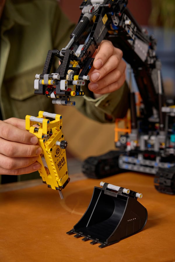 LEGO Technic 42215 - Volvo EC500 Hybrid grävmaskin