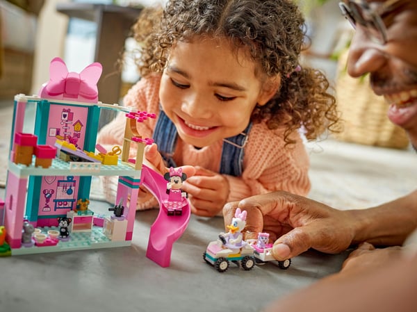 LEGO Disney 43274 - Minnis hus för husdjur