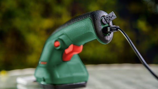 Bosch EasyShear - batterigrässaxar