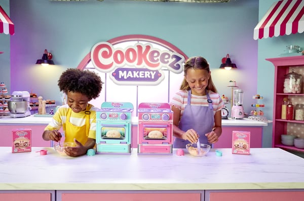 Cookeez Makery - pizzabageovn og mysterieplushie, kanel.