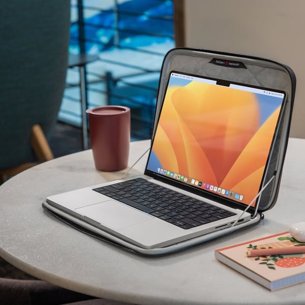 Twelve South SuitCase til MacBook Pro 16" (M1/M2) -beskyttelsestaske, grå