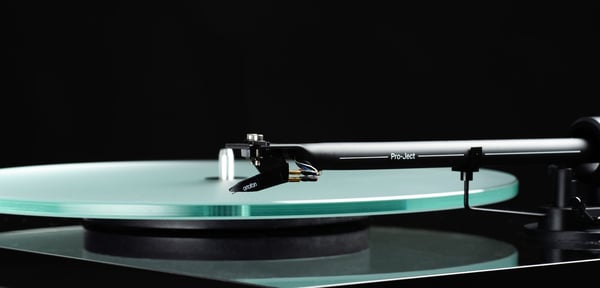 Pro-Ject T1 EVO skivspelare, mattvit