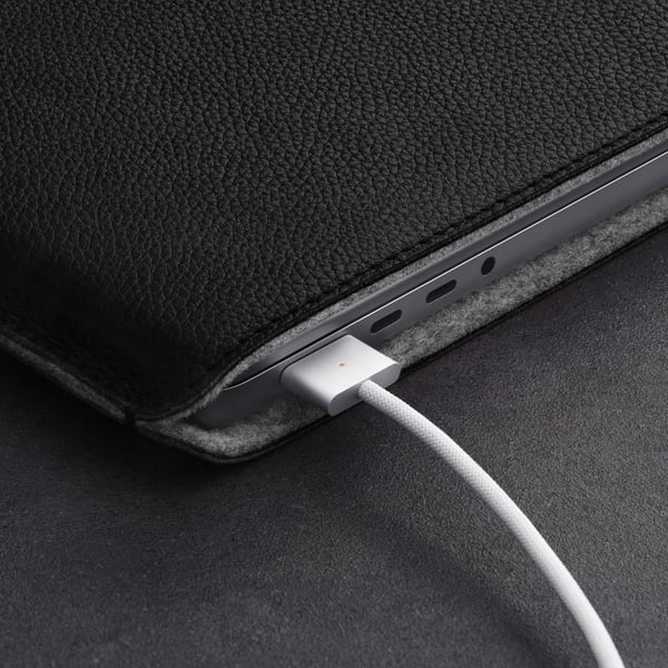 Woolnut Leather Sleeve - beskyttelsesetui til 14" MacBook Pro, sort