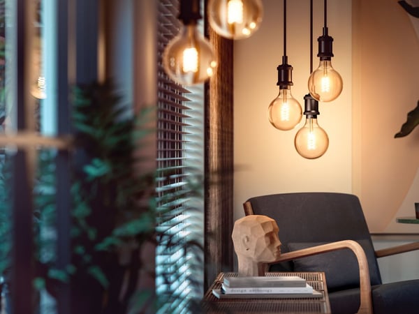 Philips Hue White Filament G93 Globe -lampa, E27