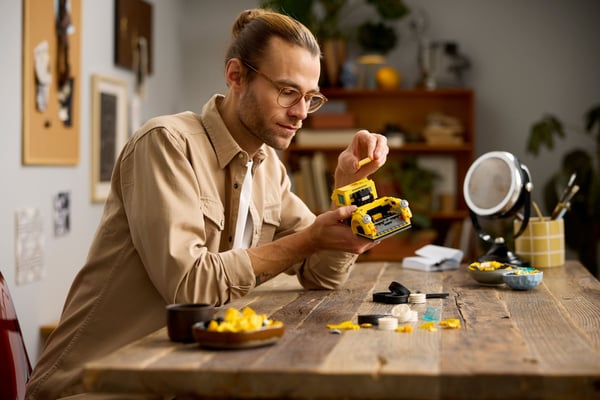 LEGO Icons Transformers Bumblebee Set 10338