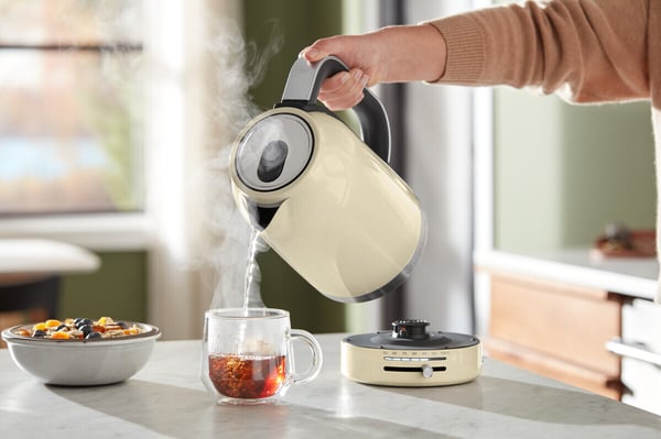 KitchenAid 5KEK1701EAC elkedel, creme