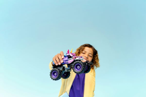 LEGO Technic 42220 Monster Jam™ Sparkle Smash™ med dragmotor