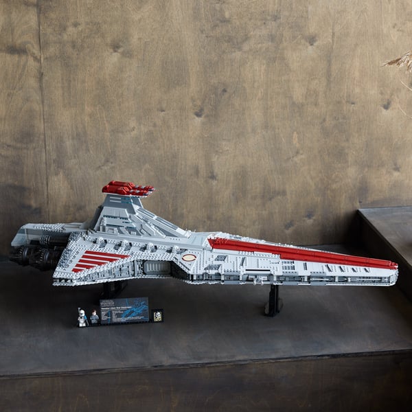 LEGO Star Wars™ Venator-Class Republic Attack Cruiser™ 75367 Byggset (5 374 delar)