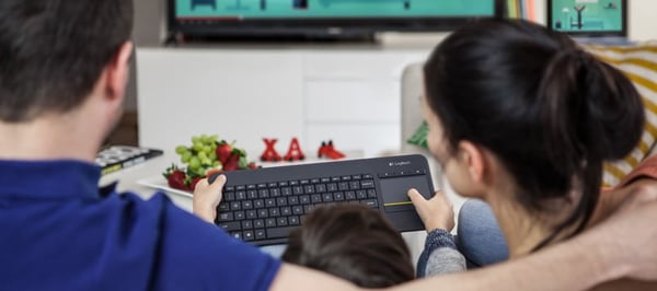 Logitech K400 Plus tastatur med touchpad, sort