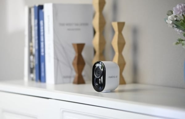 Reolink Argus 3 Ultra, 8 MP-overvågningskamera til indendørs og udendørs brug, hvid