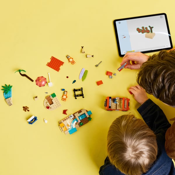LEGO Bluey 11202 Blueys familjs bilutflykt till stranden