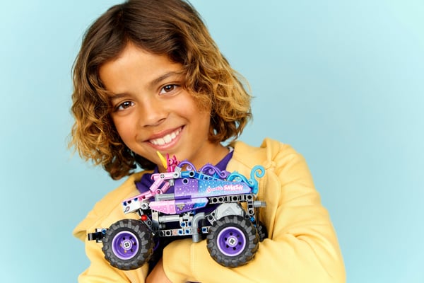 LEGO Technic 42220 Monster Jam™ Sparkle Smash™ med dragmotor