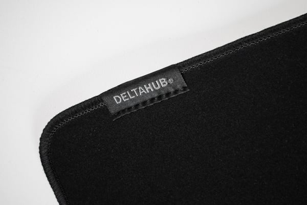Deltahub Gaming Desk Mat Sort - L - musemåtte, 45 x 100 cm