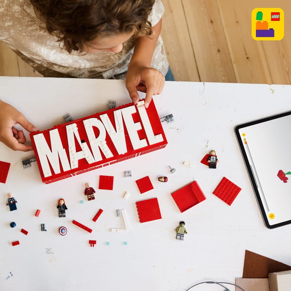 LEGO Superhelte Marvel 76313 – MARVEL-logo og minifigurer