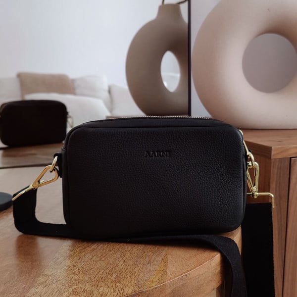Aarni Crossbody Bag - skuldertaske, sort, gylden lynlås