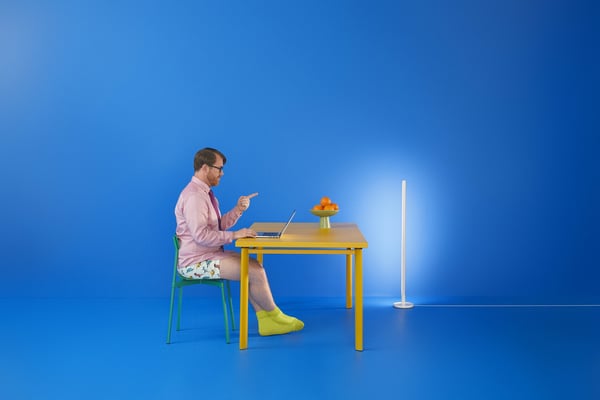 WiZ Stanggulvlampe, hvid, RGBW, Wi-Fi