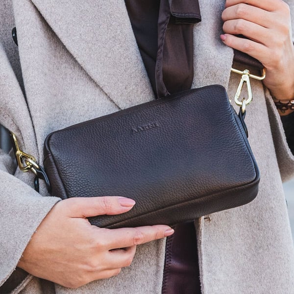 Aarni Crossbody Bag - skuldertaske, sort, gylden lynlås
