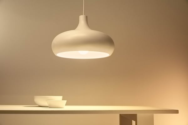 WiZ smartlampe, E27, opalglas, RGBW, Wi-Fi, 2452 lm