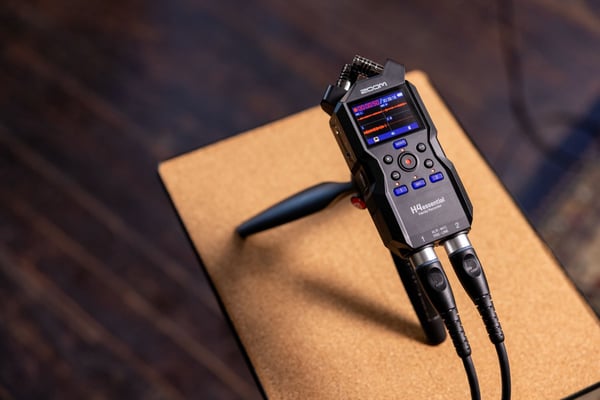 Zoom H4 Essential -bärbar inspelare, svart