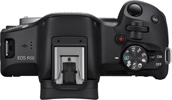 Canon EOS R50 -systemkamera + 18-45 mm objektiv