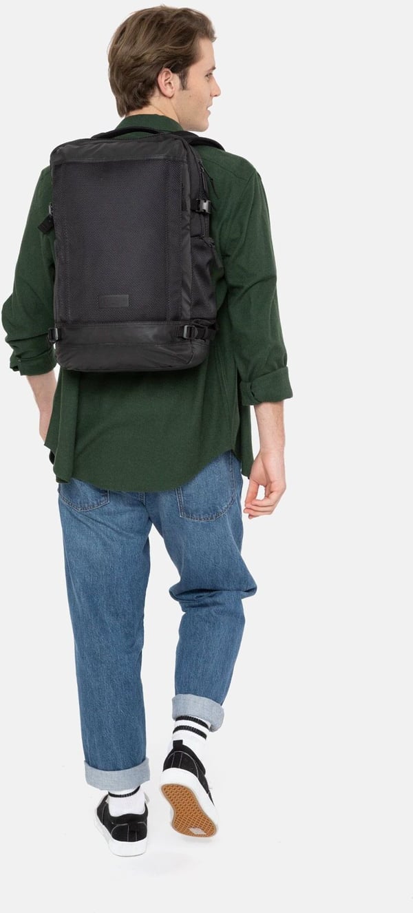 Eastpak TECUM M Cnnct Coat rygsæk, sort