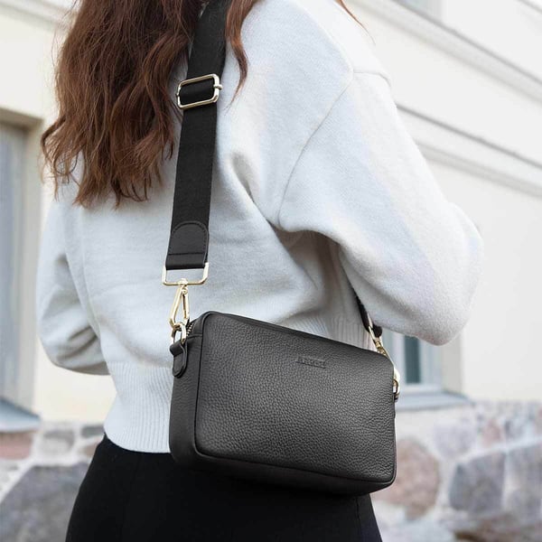 Aarni Crossbody Bag - skuldertaske, sort, gylden lynlås